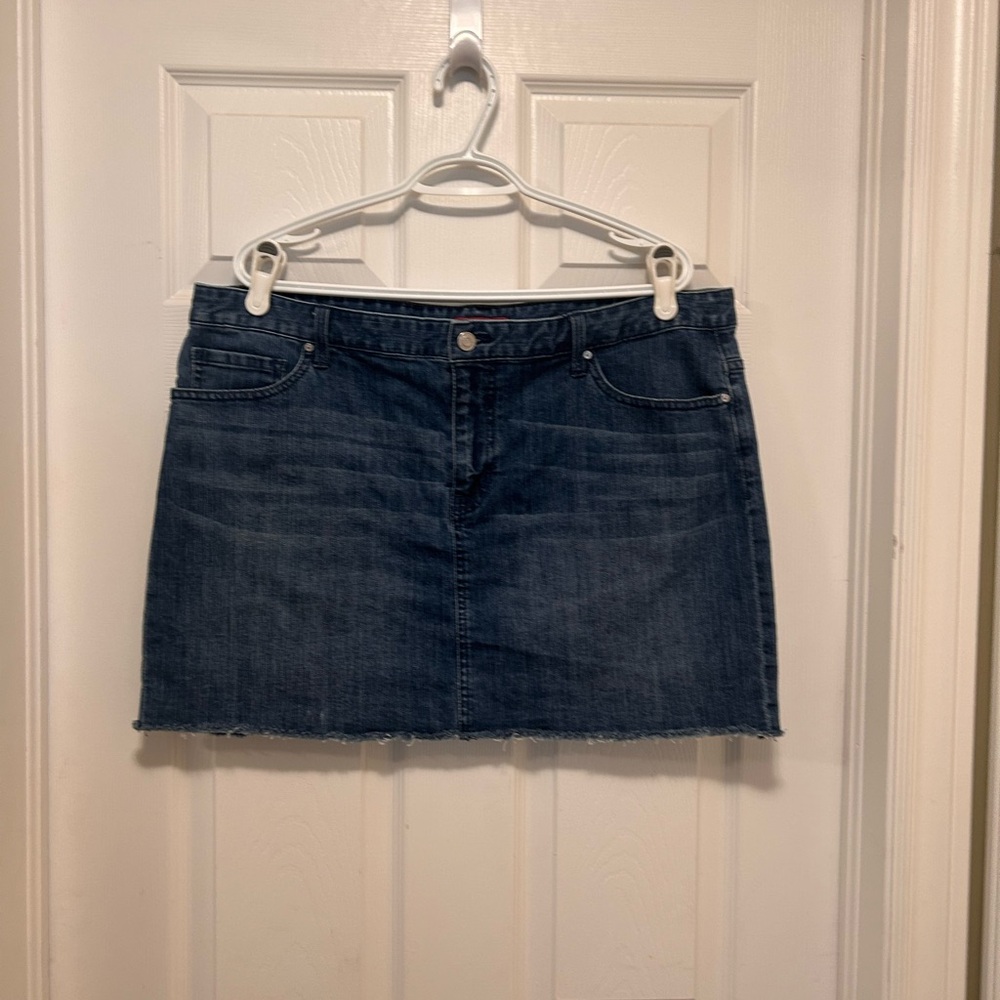 Tommy Hilfiger Jean skirt, frayed raw edge, size 18.